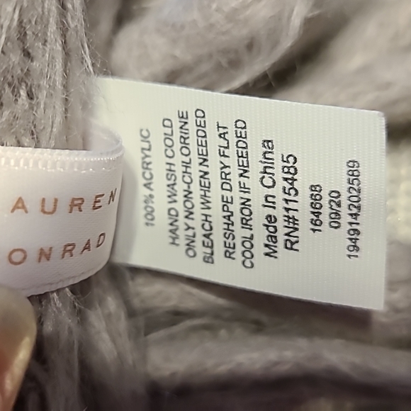 LC LAUREN CONRAD BRAND BEAUTIFUL GRAY SCARF WITH FRINGE - Picture 6 of 8